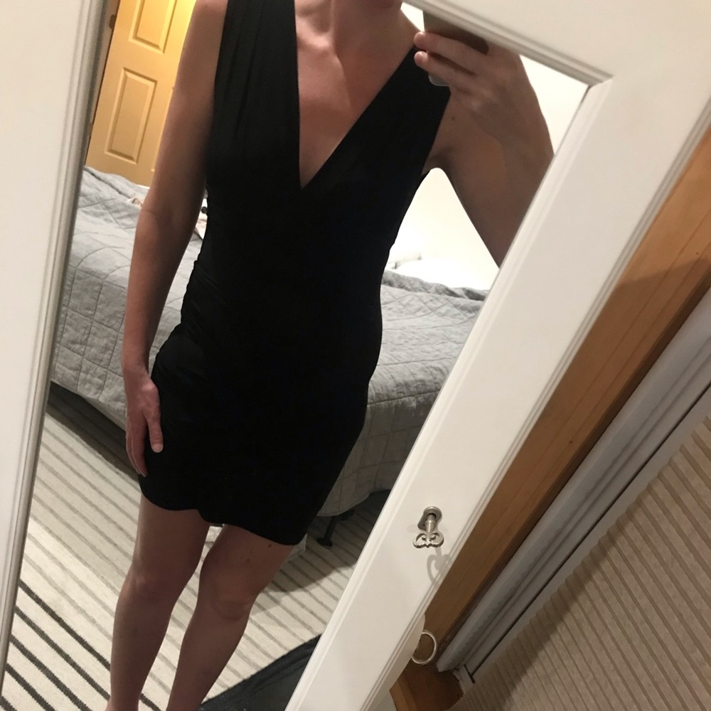 Sleeveless V-neck Black Dress